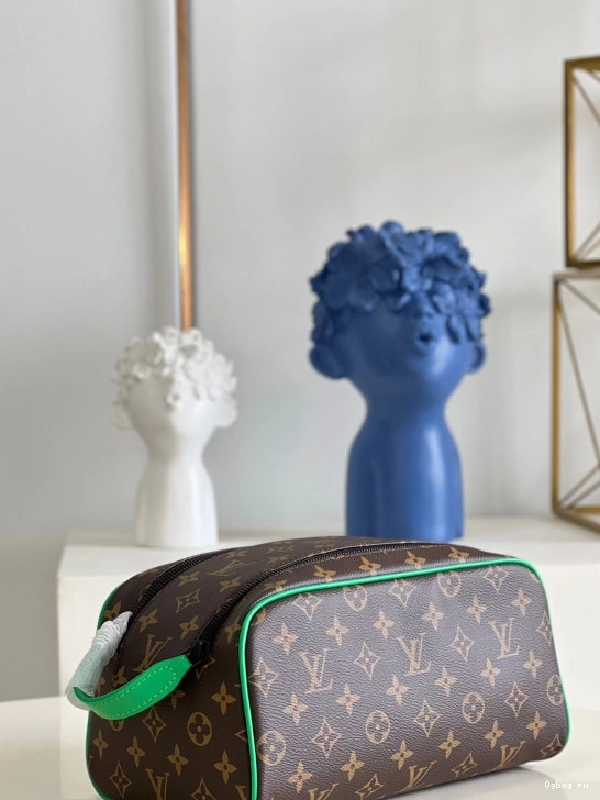 LOUIS KIT TOILET DOPP VUITTON POUCH 0807